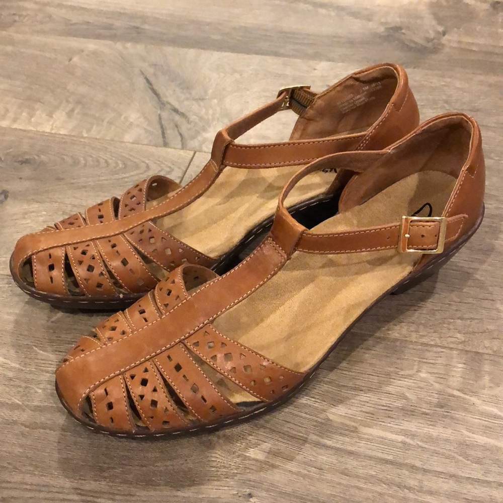 Clark’s Sandals Size 9.5 Tan